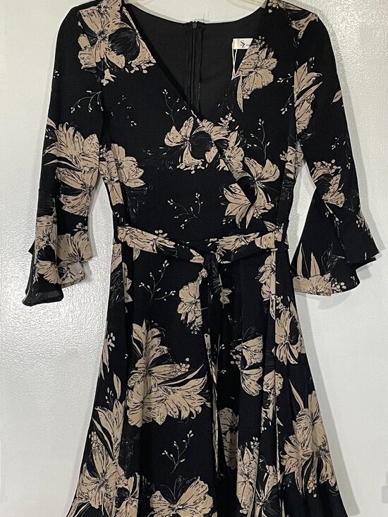 Style by Zone Dresses & Skirts - Style by Zone Women’s Black Floral V‑Neck Dress NWT Size Large Poly Spandex